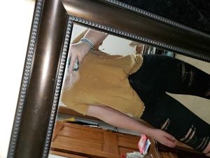 mustard yellow American Eagle short sleeve top